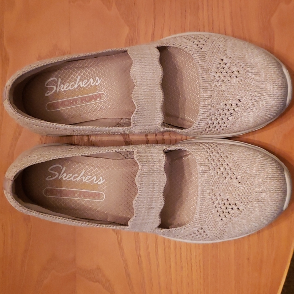 Skechers slip on shoes